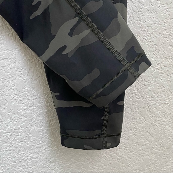 ATHLETA 531773-01 Ultimate Stash Pocket 7/8 Tight Camo Leggings Size XS - Picture 10 of 16